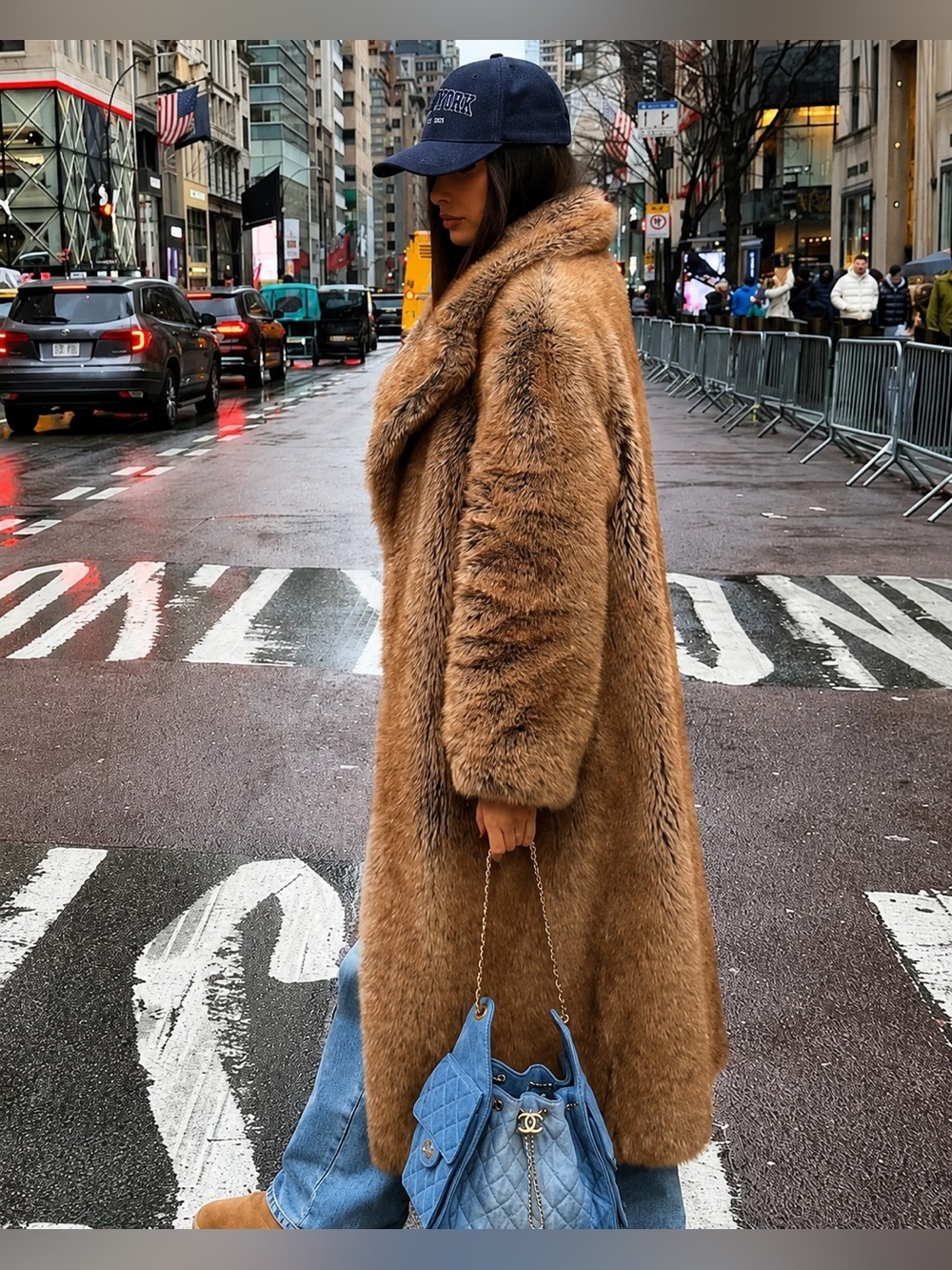 VIRAL NEW ZARA
LIMITED EDITION LUXURY FAUX FUR COZY COAT SIZE L
🚨NO DISCOUNT